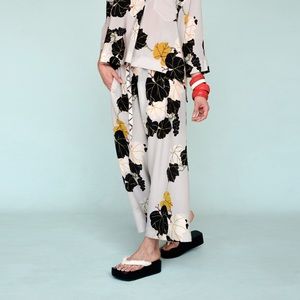 Wide-Leg Floral Print Pants in Light Gray and Black